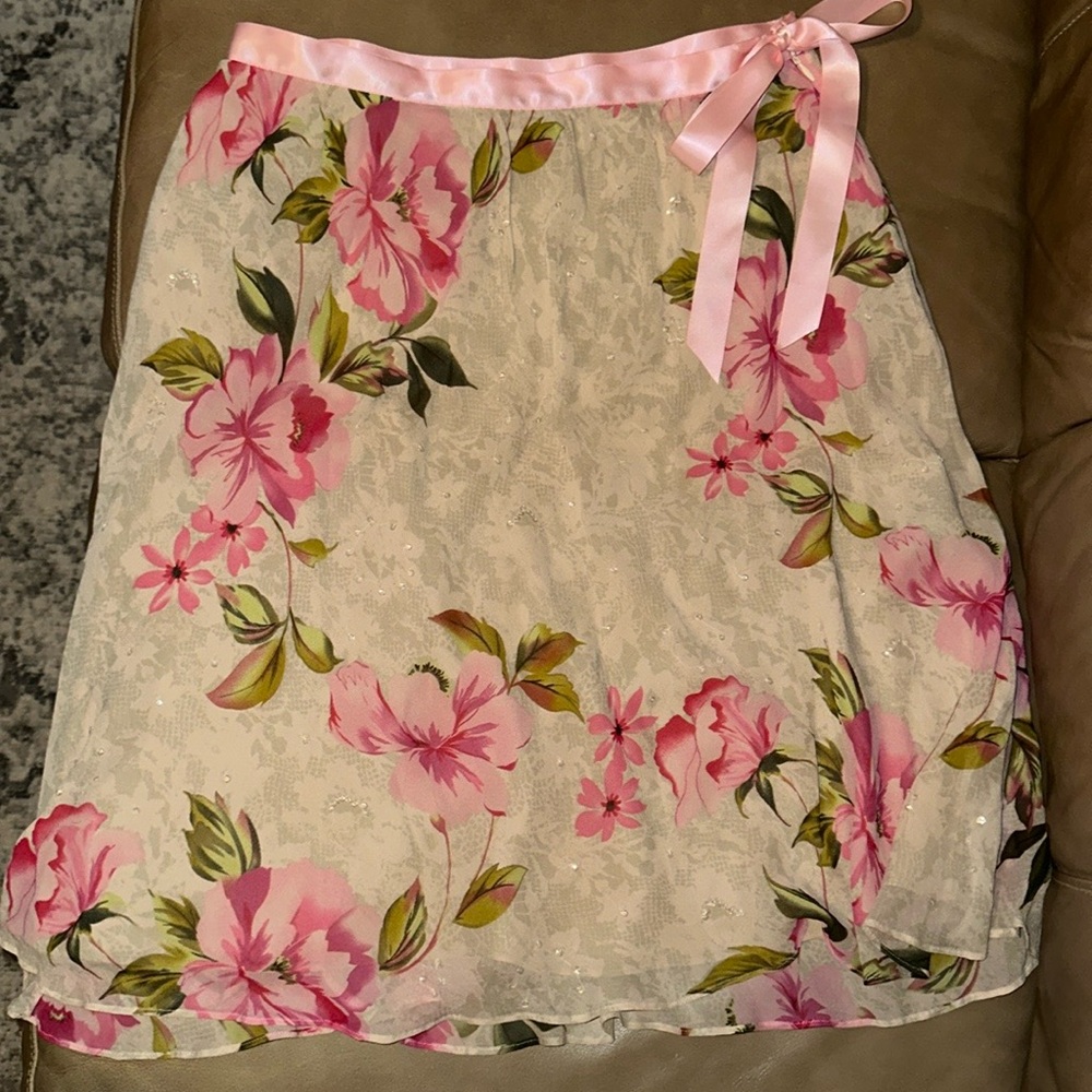 Bernardo Lined 100% Silk Skirt Size 12 lining 100% Polyester Side Zip Ribbon Tie